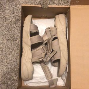 Asics Bondal Sandals Size 10